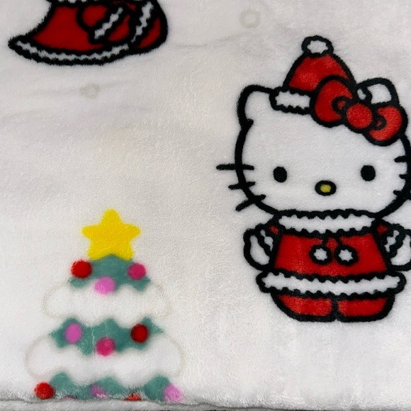 Hello Kitty Christmas Throw Blanket - Picture 2 of 3